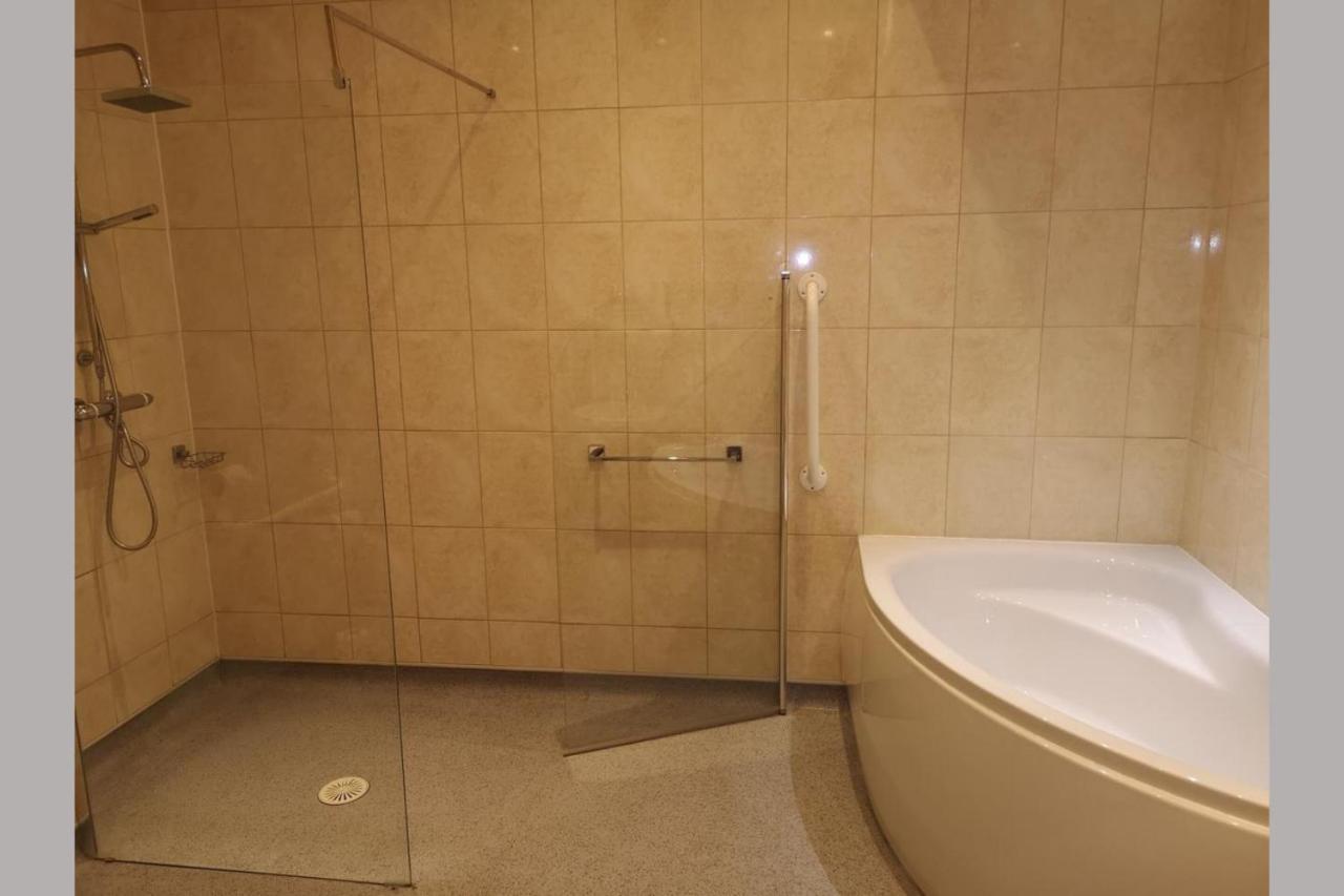 The R Inn Hotel Desborough ภายนอก รูปภาพ