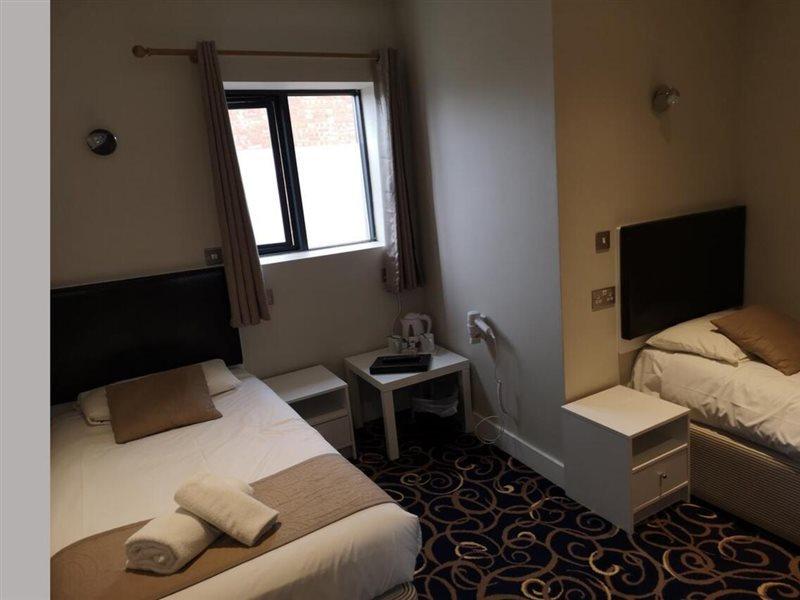 The R Inn Hotel Desborough ภายนอก รูปภาพ