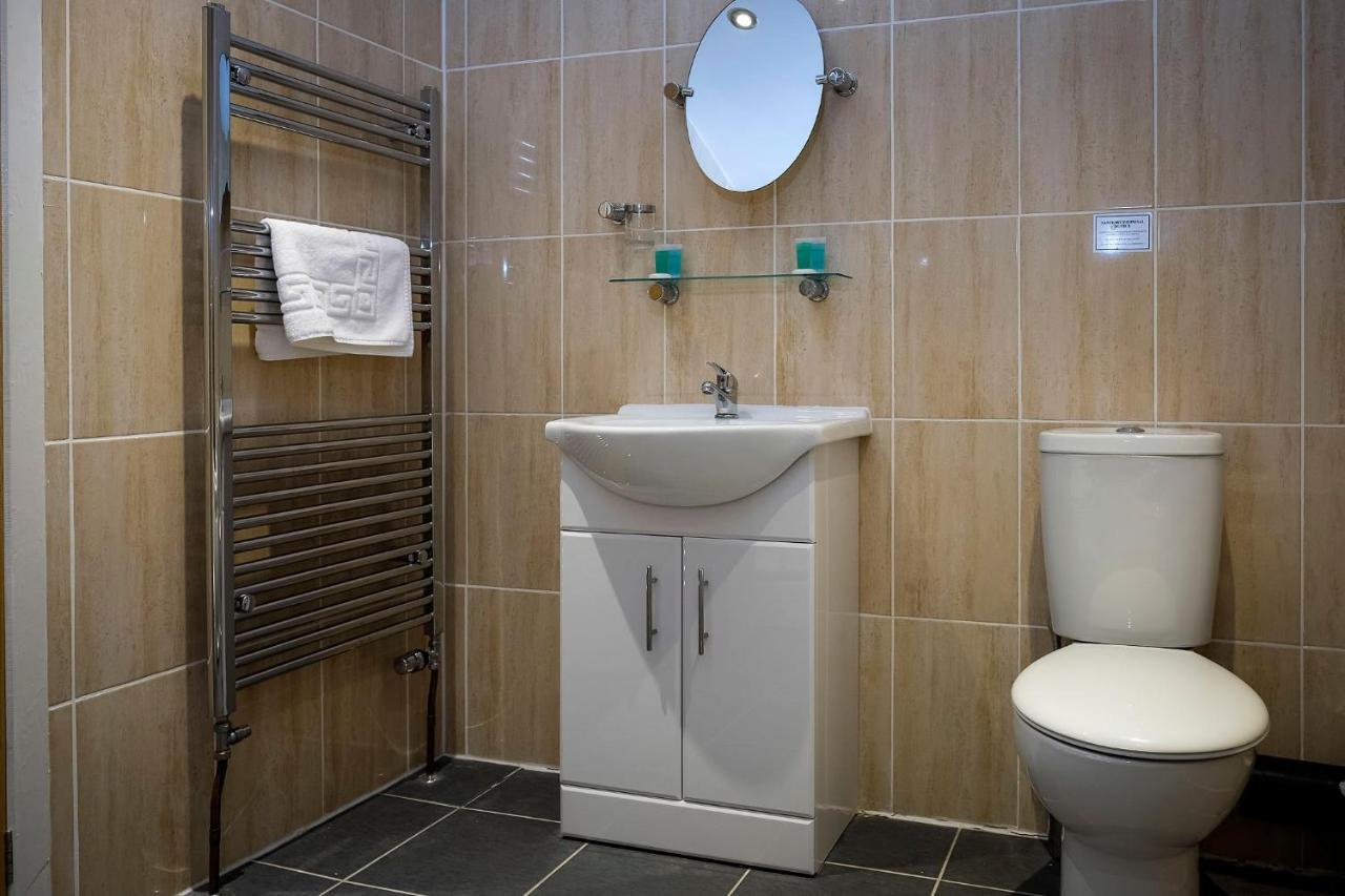 The R Inn Hotel Desborough ภายนอก รูปภาพ