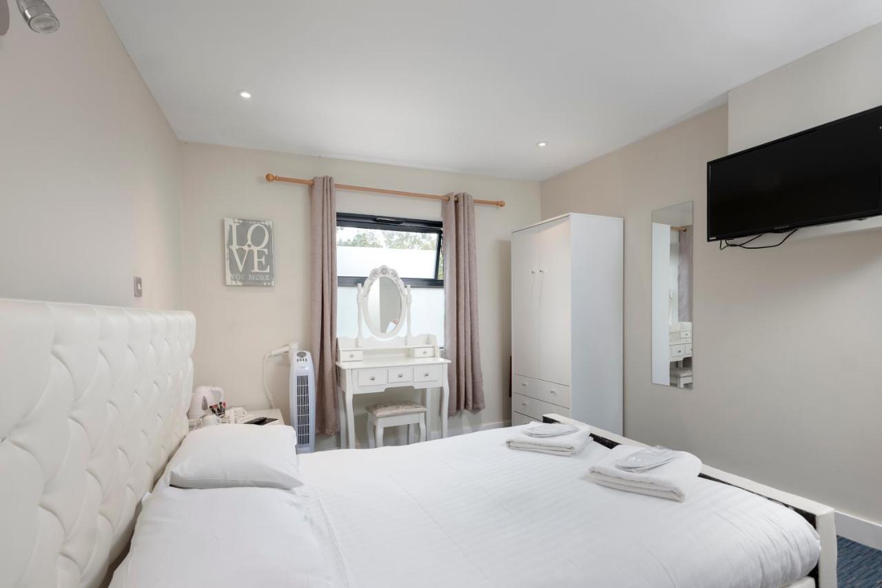 The R Inn Hotel Desborough ภายนอก รูปภาพ