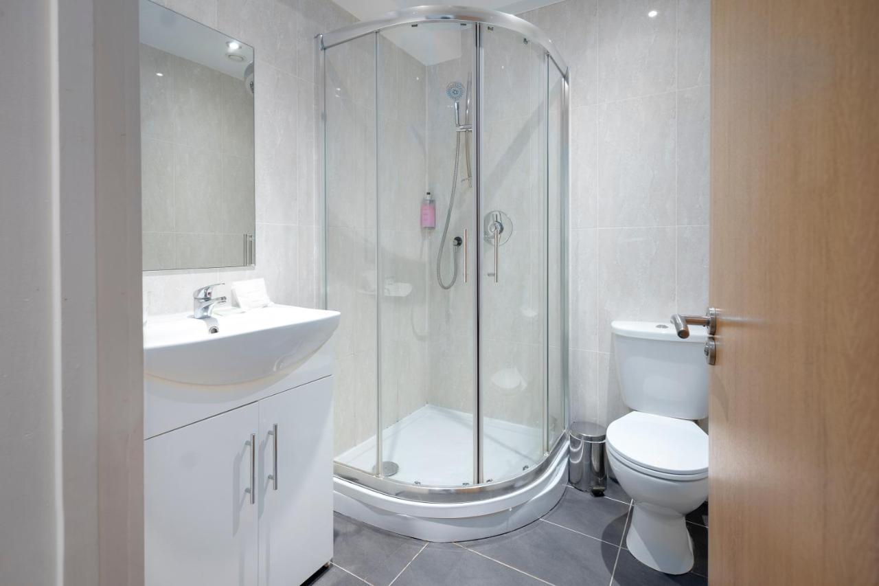 The R Inn Hotel Desborough ภายนอก รูปภาพ