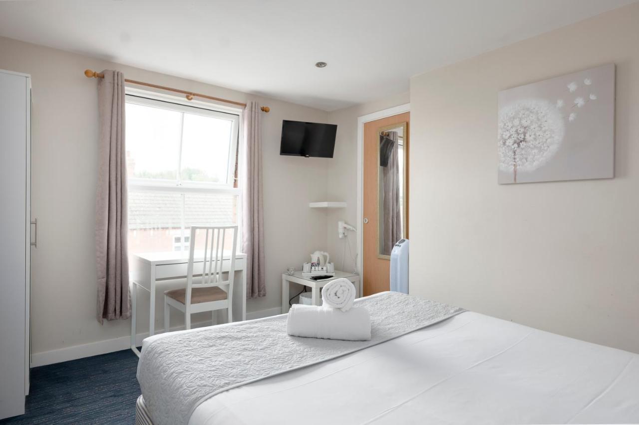 The R Inn Hotel Desborough ภายนอก รูปภาพ