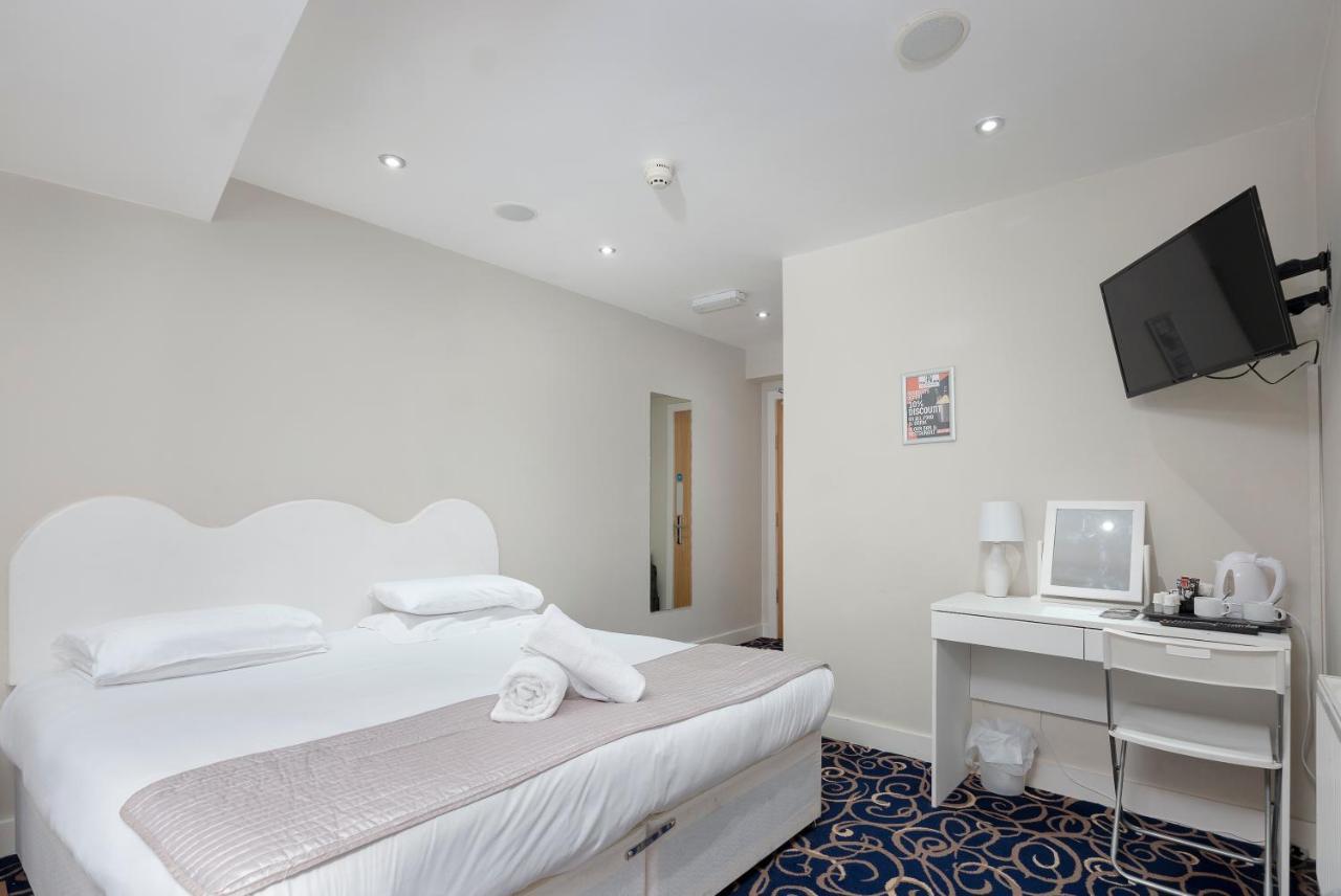 The R Inn Hotel Desborough ภายนอก รูปภาพ