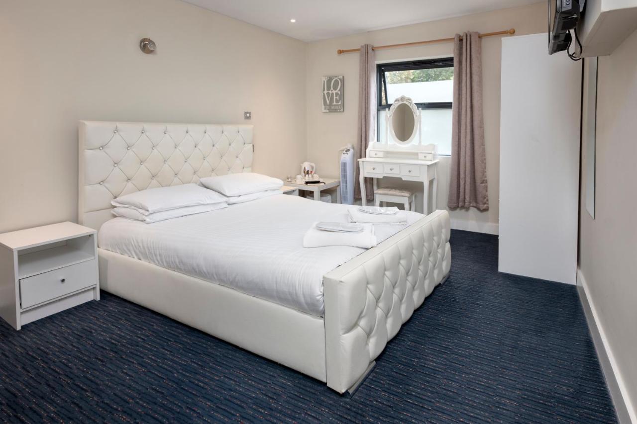 The R Inn Hotel Desborough ภายนอก รูปภาพ