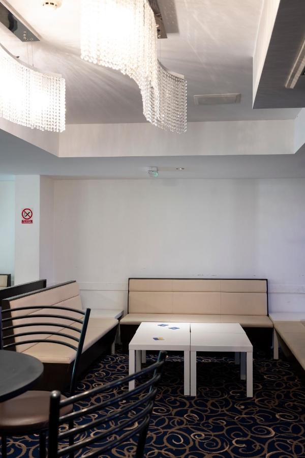 The R Inn Hotel Desborough ภายนอก รูปภาพ